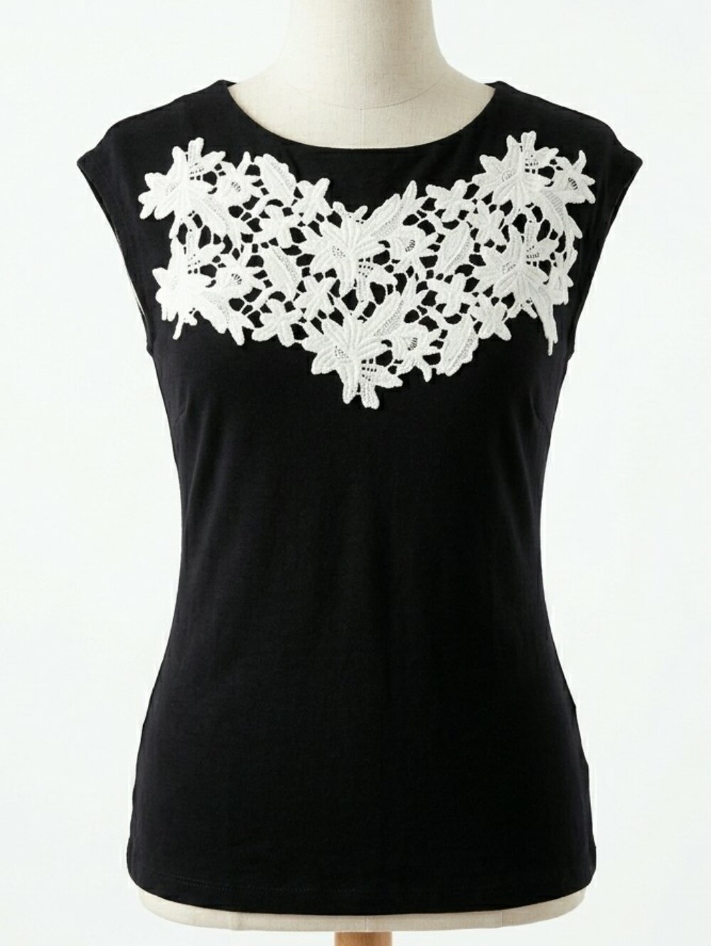 Worthington Black Textured Cap Sleeve Top White Crochet Lace Appliqué Small